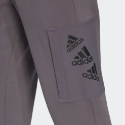 ADIDAS Essentials BrandLove Fleece Pants -Fitness Equipment Store k3da4cdcf2c2c2d5993c575c2a04c2720