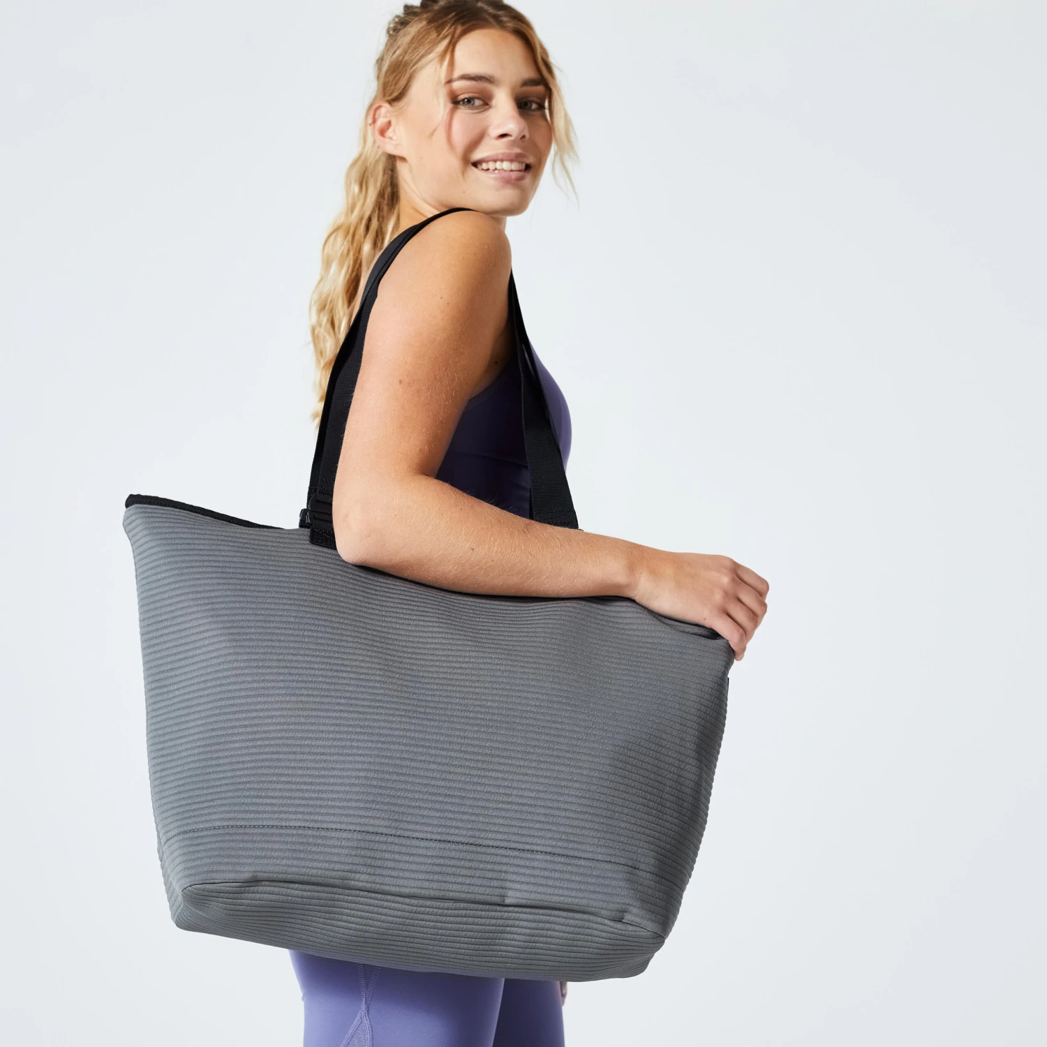 Reversible Sports' Tote 25L - Grey/Off 4 Reversible Sports' Tote 25L - Grey/Off - Image 4